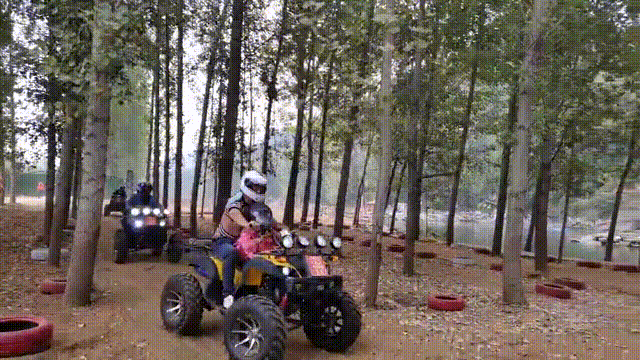 美丽古色古香的利山涧旅游度假.
