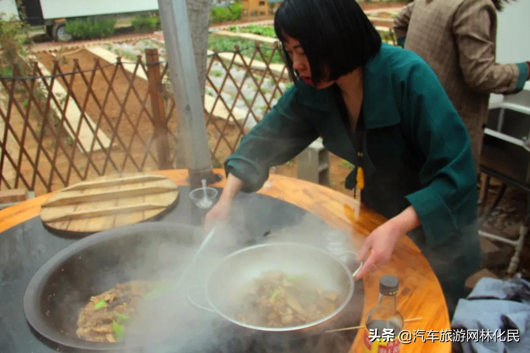 关注汽车旅游网公众号，免费游利山涧