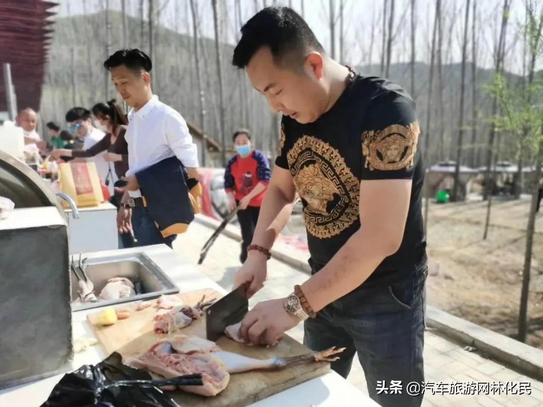 关注汽车旅游网公众号，免费游利山涧